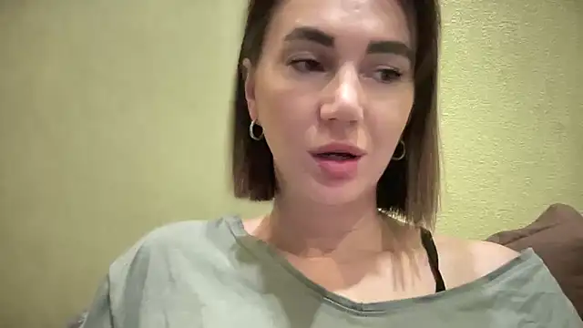 Snapshot of EvilDemon94 chatting on 10/27/25, 09:02 EvilDemon94 online show from 10/27/25, 09:02