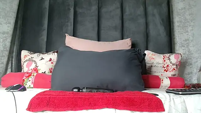 Lucy Blacksilk online show from 11/07/25, 08:31