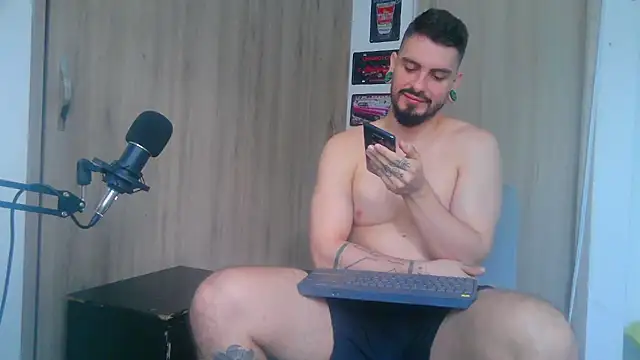 Aaron kwok28 online show from 11/23/25, 09:14