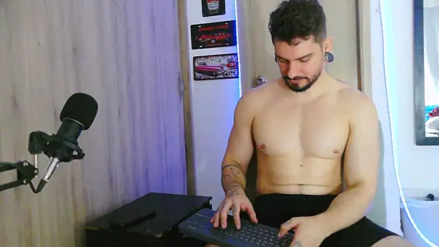 Aaron kwok28 online show from 01/08/26, 12:57