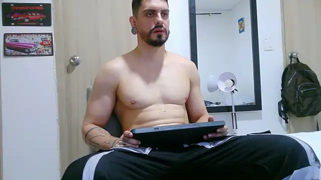 Aaron kwok28 online show from 04/10/26, 10:58