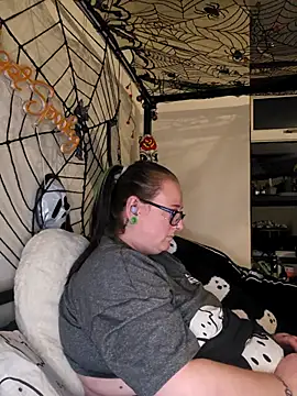 Bunny Cummings online show from 10/17/25, 10:01