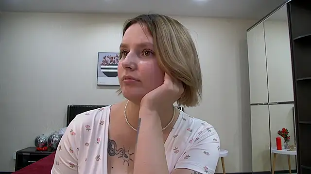 Snapshot of DianeMills chatting on 01/23/25, 01:19 DianeMills online show from 01/23/25, 01:19