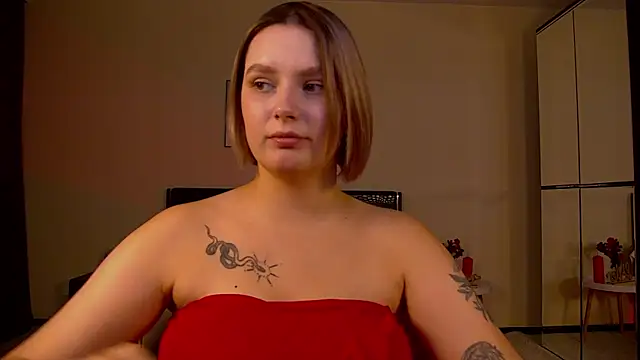 Snapshot of DianeMills chatting on 02/05/25, 10:12 DianeMills online show from 02/05/25, 10:12