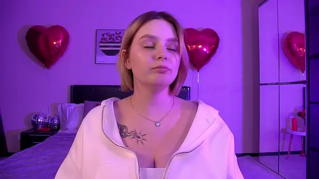 Snapshot of DianeMills chatting on 02/27/25, 01:16 DianeMills online show from 02/27/25, 01:16