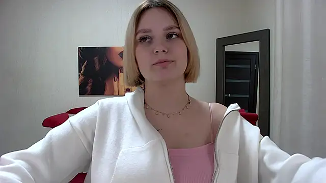 Snapshot of DianeMills chatting on 03/23/25, 12:58 DianeMills online show from 03/23/25, 12:58