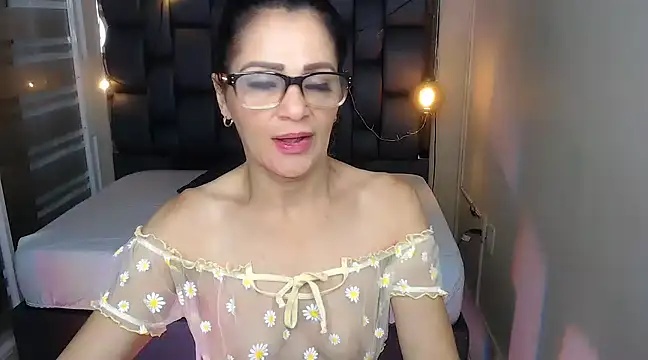 margot smith  online show from 03/06/25, 12:30