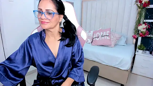 margot smith  online show from 09/29/25, 12:21