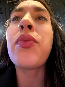 Snapshot of Holly_Play chatting on 12/04/24, 12:25 Holly Play online show from 12/04/24, 12:25