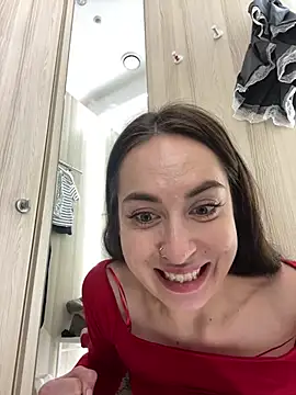 Snapshot of Holly_Play chatting on 12/13/24, 03:32 Holly Play online show from 12/13/24, 03:32