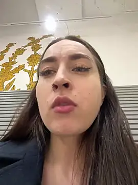 Snapshot of Holly_Play chatting on 12/24/24, 12:44 Holly Play online show from 12/24/24, 12:44