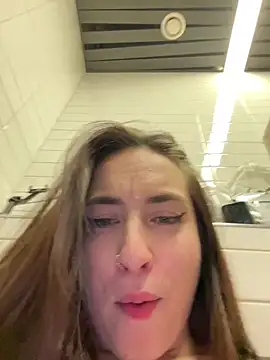 Snapshot of Holly_Play chatting on 01/14/25, 03:15 Holly Play online show from 01/14/25, 03:15