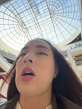 Holly Play online show from 10/21/25, 09:10