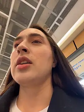 Holly Play online show from 11/17/25, 12:11