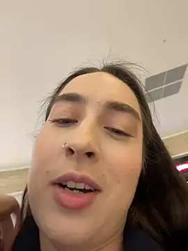 Holly Play online show from 11/23/25, 12:05