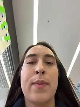 Holly Play online show from 12/05/25, 12:03