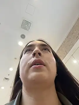 Holly Play online show from 04/03/26, 12:03