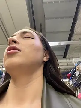 Holly Play online show from 04/15/26, 12:01