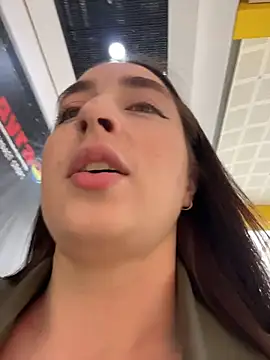 Holly Play online show from 04/18/26, 12:09