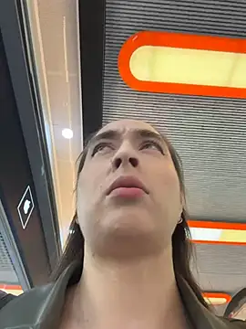 Holly Play online show from 04/21/26, 11:05