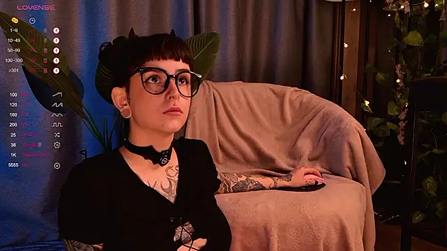 MichaellaMoon online show from 12/07/24, 04:14