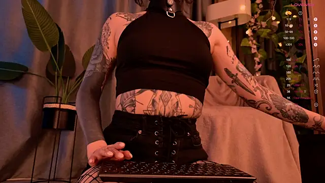 MichaellaMoon online show from 01/10/25, 08:15