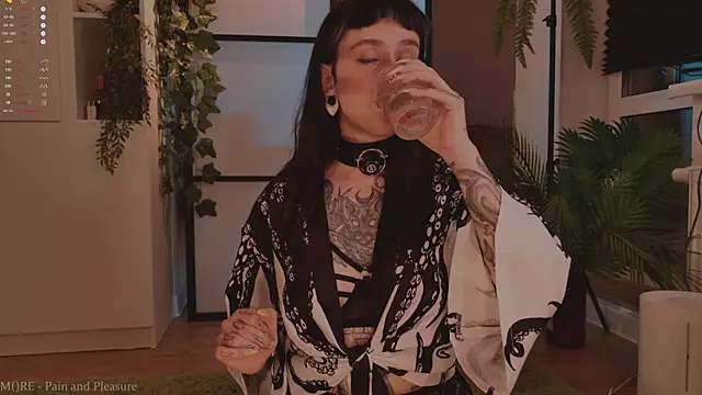 MichaellaMoon online show from 11/08/25, 05:23