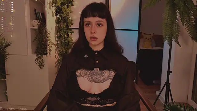 MichaellaMoon online show from 11/24/25, 03:56