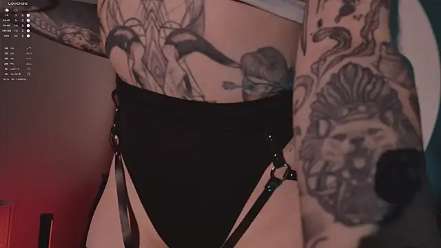 MichaellaMoon online show from 12/04/25, 03:43