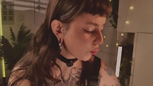 Snapshot of MichaellaMoon chatting on 01/16/26, 07:51 MichaellaMoon online show from 01/16/26, 07:51