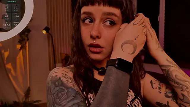 Snapshot of MichaellaMoon chatting on 02/21/26, 05:03 MichaellaMoon online show from 02/21/26, 05:03