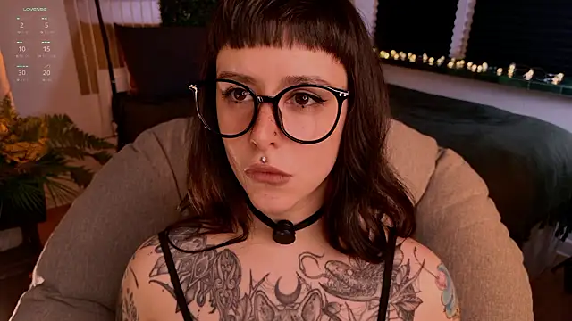 Snapshot of MichaellaMoon chatting on 02/27/26, 05:35 MichaellaMoon online show from 02/27/26, 05:35