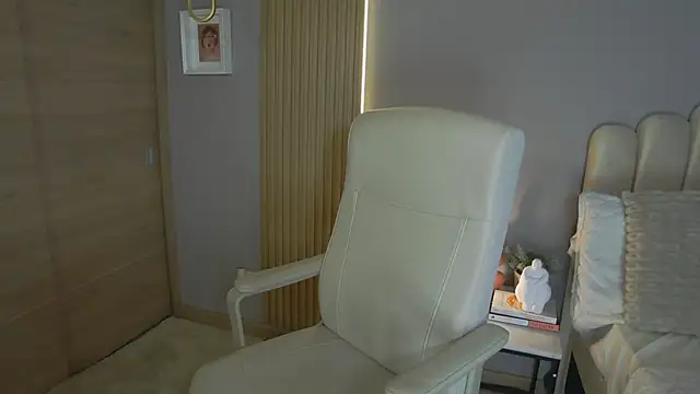 Snapshot of Alessia-miller_ chatting on 03/16/25, 12:23 Alessia-miller online show from 03/16/25, 12:23