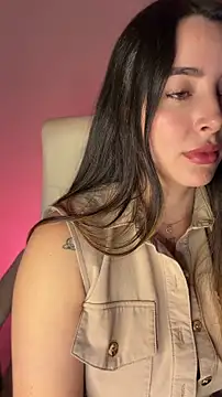Snapshot of Alessia-miller_ chatting on 06/21/26, 11:40 Alessia-miller online show from 06/21/26, 11:40