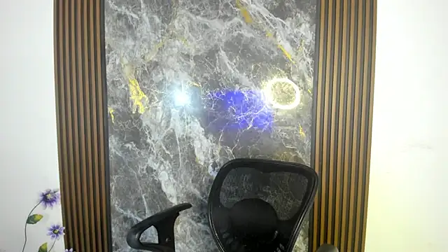 Snapshot of nicol_jone1 chatting on 11/22/25, 10:31 nicol jone1 online show from 11/22/25, 10:31