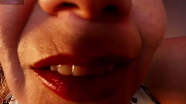 MelaniaKnauss online show from 04/04/26, 08:28