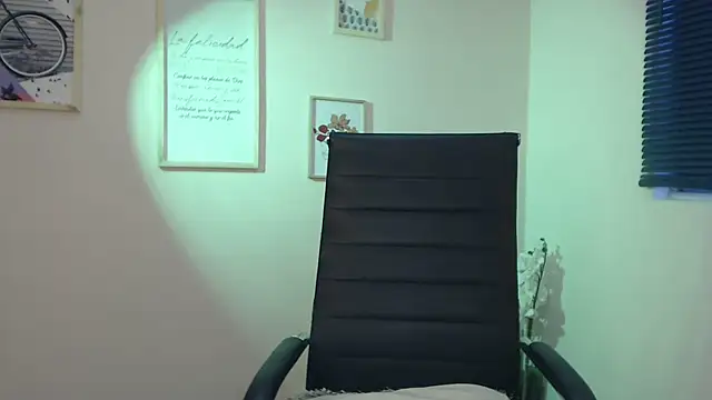 Snapshot of lucy_diiaz chatting on 01/11/25, 11:02 lucy diiaz online show from 01/11/25, 11:02