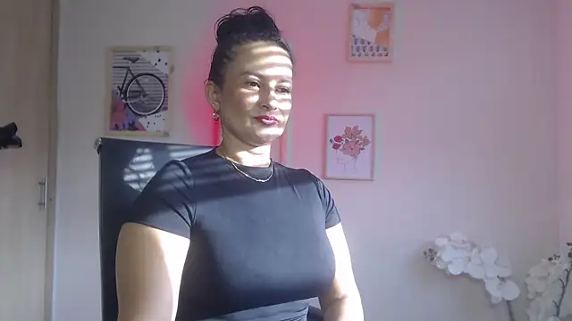 lucy diiaz online show from 02/05/25, 10:01