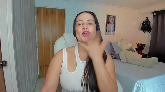 lucy diiaz online show from 09/30/25, 08:03