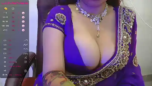 Snapshot of Hoty-Bhabi chatting on 12/10/24, 07:05 Hoty-Bhabi online show from 12/10/24, 07:05