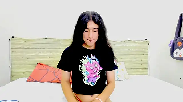 Snapshot of Evil_Queen13 chatting on 02/10/26, 08:46 Evil Queen13 online show from 02/10/26, 08:46