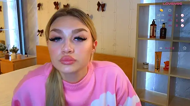 Ella Milla online show from 12/25/24, 08:29