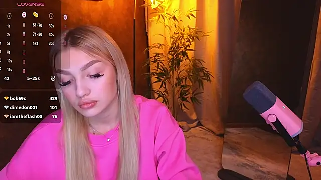 Ella Milla online show from 01/13/25, 11:41