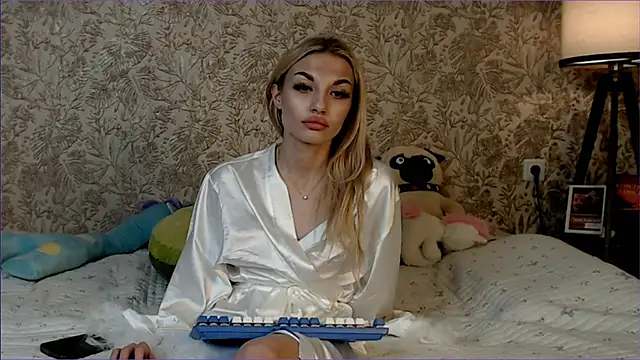 Ella Milla online show from 12/16/25, 08:25