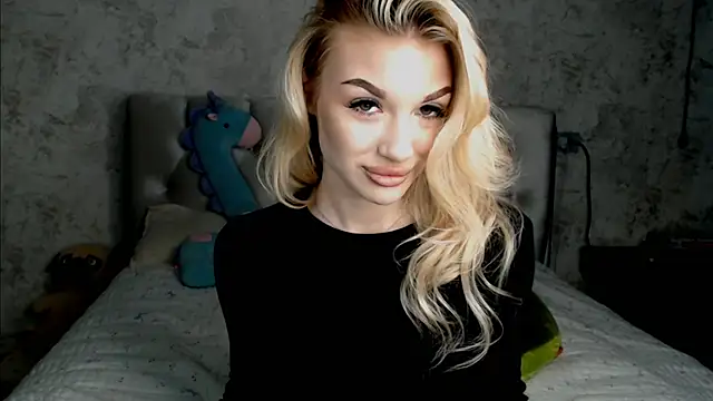 Ella Milla online show from 04/16/26, 01:56