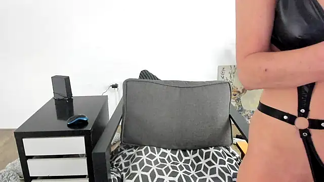 MendiPetite online show from 03/07/25, 09:51