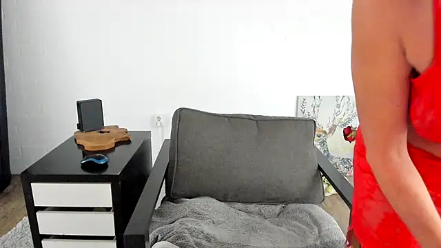 MendiPetite online show from 10/21/25, 08:48