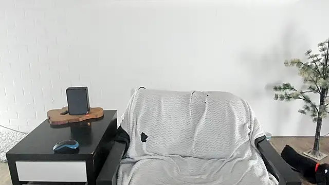 MendiPetite online show from 03/17/26, 09:29