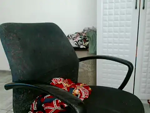 Hugetittiesxx2 online show from 02/14/25, 01:34