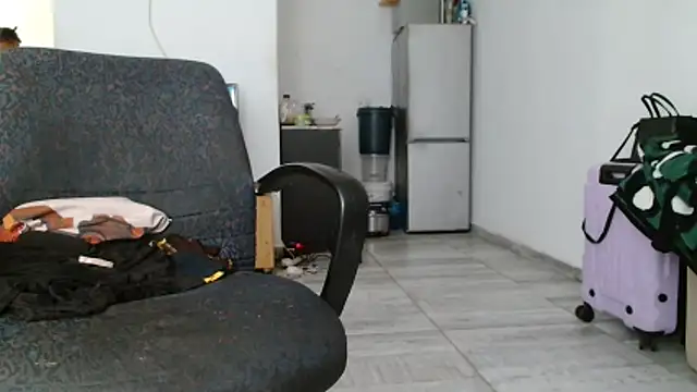 Hugetittiesxx2 online show from 11/28/25, 04:15